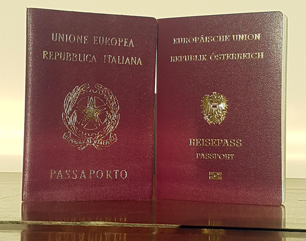 Austria, doppio passaporto agli altoatesini: cosa prevede la proposta dell'Fpoe