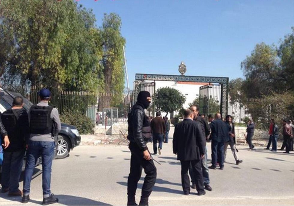 Tunisi: attacco terroristico dell'Isis al museo Bardo - la diretta