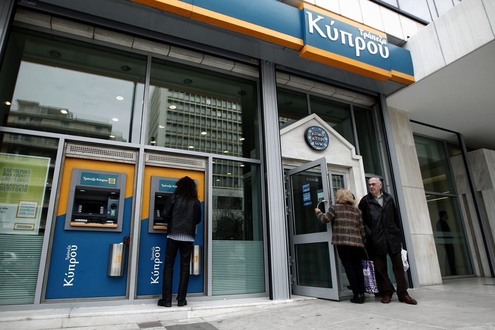 Cipro, le banche riaperte e i capitali congelati: un'altra picconata contro l'euro