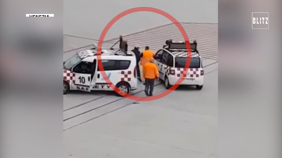 uomo invade pista aeroporto venezia volo Sicilia arrestato video