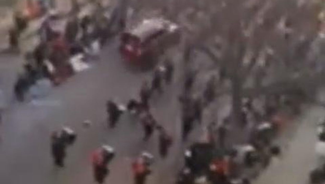 Usa, auto tra la folla nella parata di Natale a Waukesha; 4 morti | video