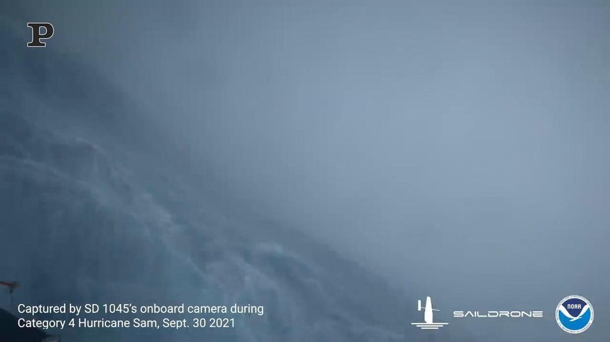 Usa, drone oceanico riprende dall'interno l'uragano Sam | video