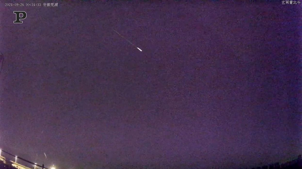USA, meteorite attraversa il cielo della Carolina del Nord e si disintegra | video