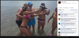 Vasco Rossi, selfie con i fan a Ferragosto