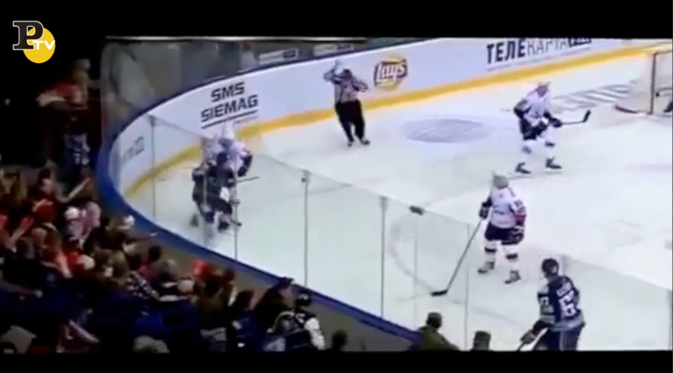 video arbitro hockey morto colpito disco testa pavel lianka