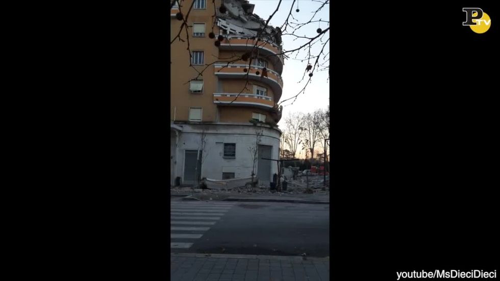 video-crollo palazzina lungotevere roma