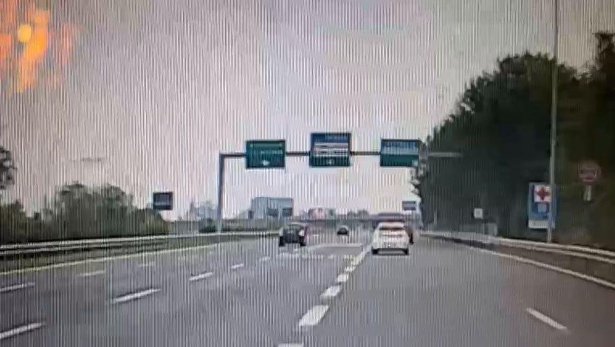 Il video della caduta dell'aereo a San Donato