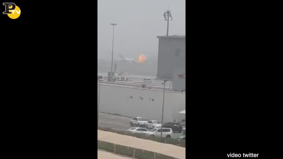 video esplosione aereo emirates dubai