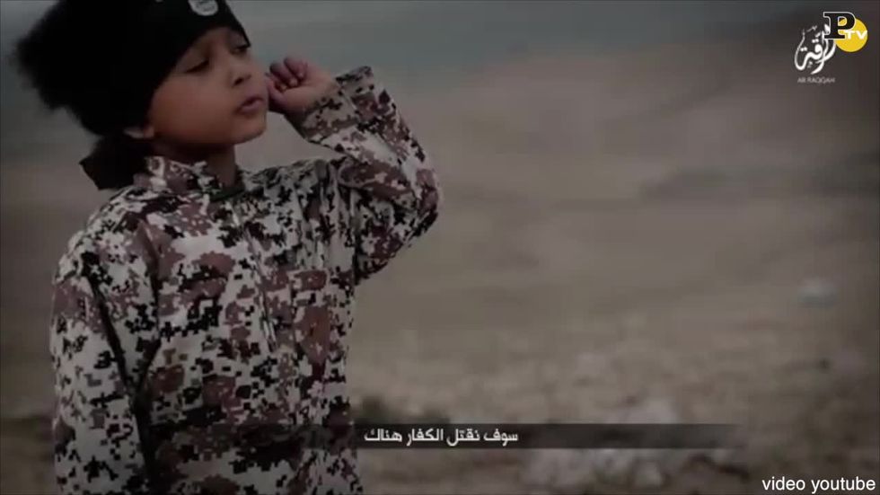 video-jihadi junior boia isis spie autobomba