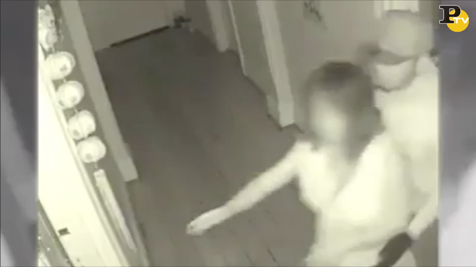 video ladri casa donna rapina furto terrore