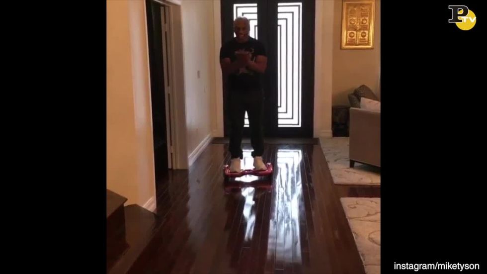 video-mike tyson cade hoverboard
