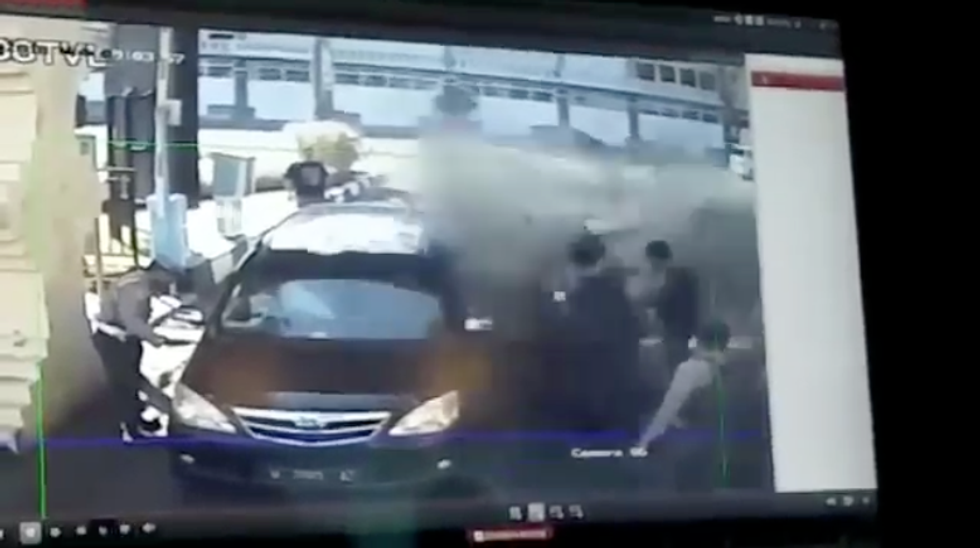 video momento esplosione attentato lamilaze Surabaya video