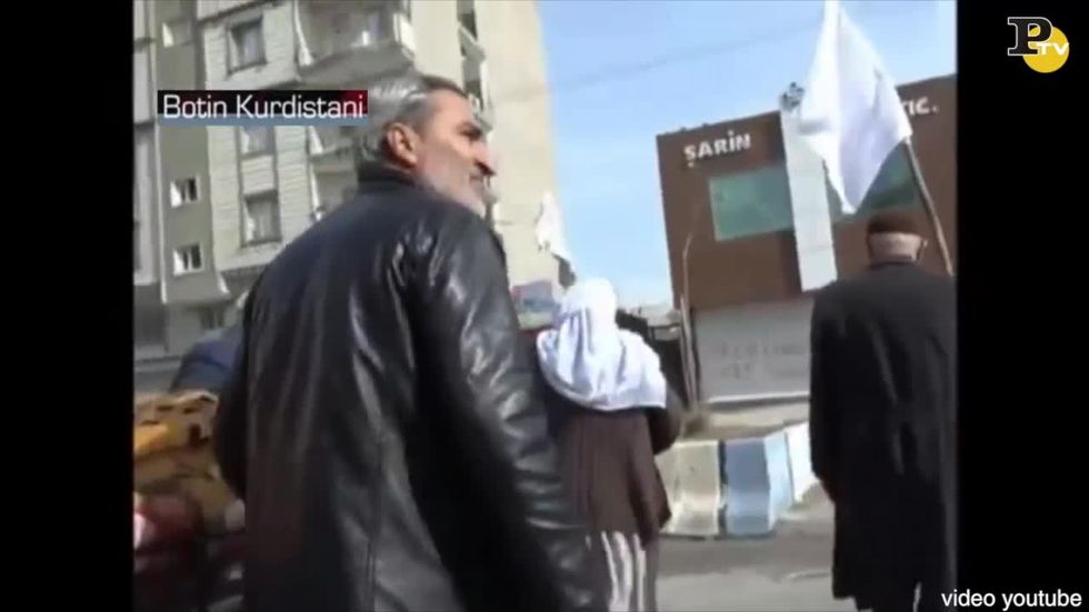 video-polizia spara funerale curdi turchia cizre