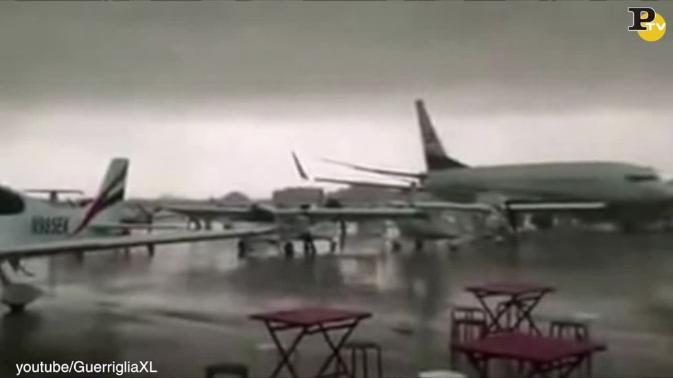 video-tempesta abu dhabi aeroporto maltempo tempesta