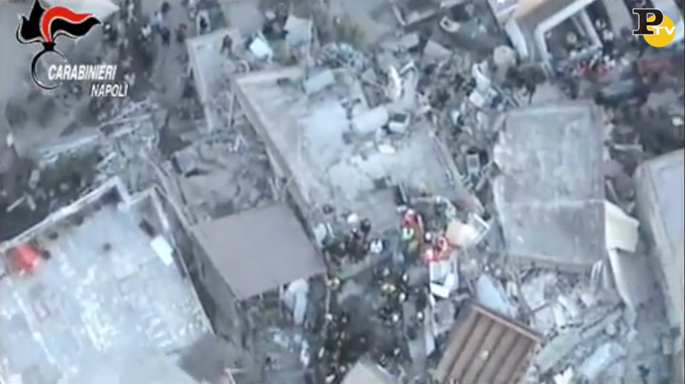 video terremoto ischia elicottero carabinieri