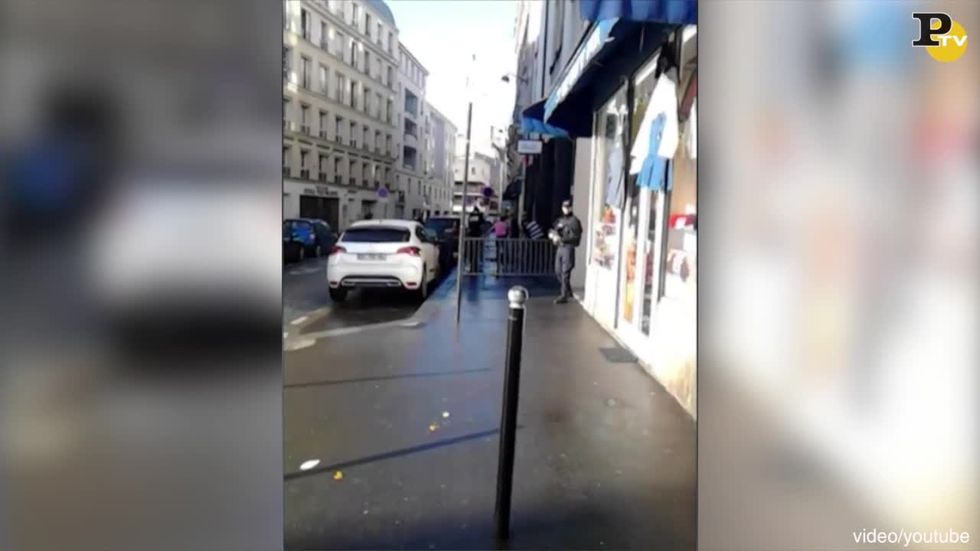 video-uccisione terrorista parigi commissariato