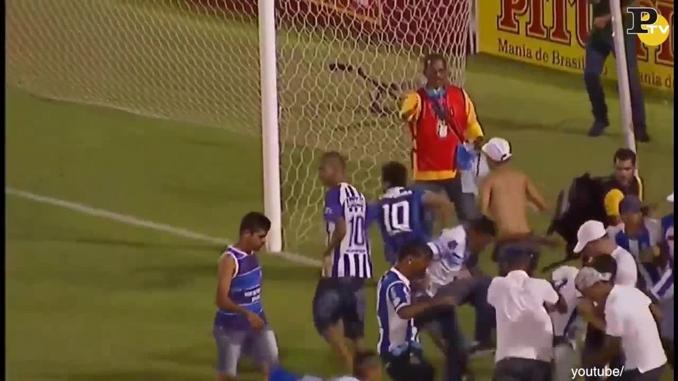 video-violenze incidenti tifosi calcio brasile alagoano