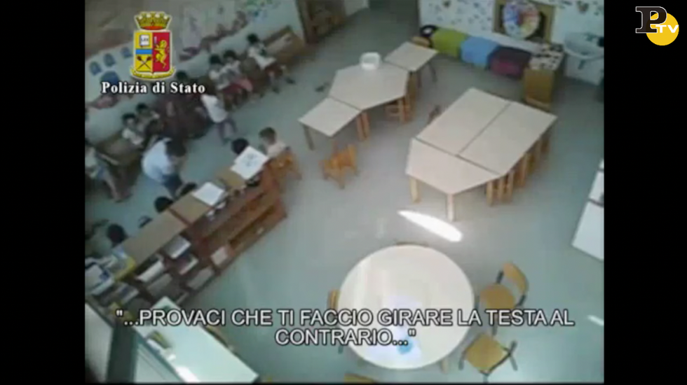 video violenze maltrattamenti maestre scuola infanzia vercelli bambini