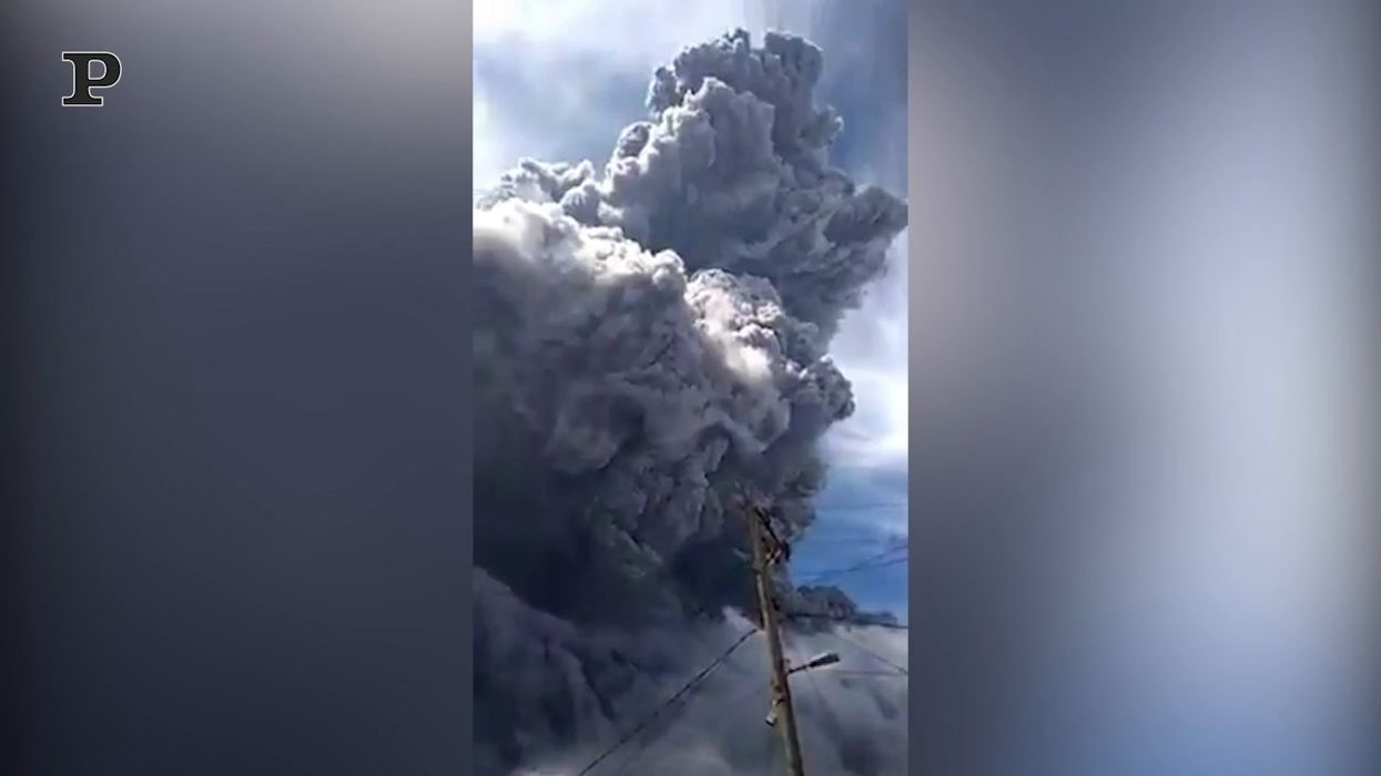 L'eruzione del vulcano Sinabung in Indonesia