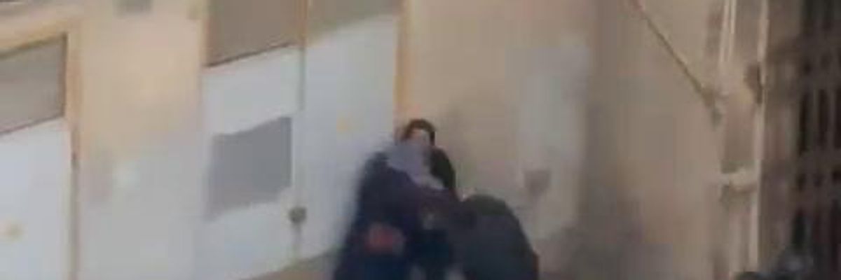 Violenze contro le donne in protesta a Teheran | video