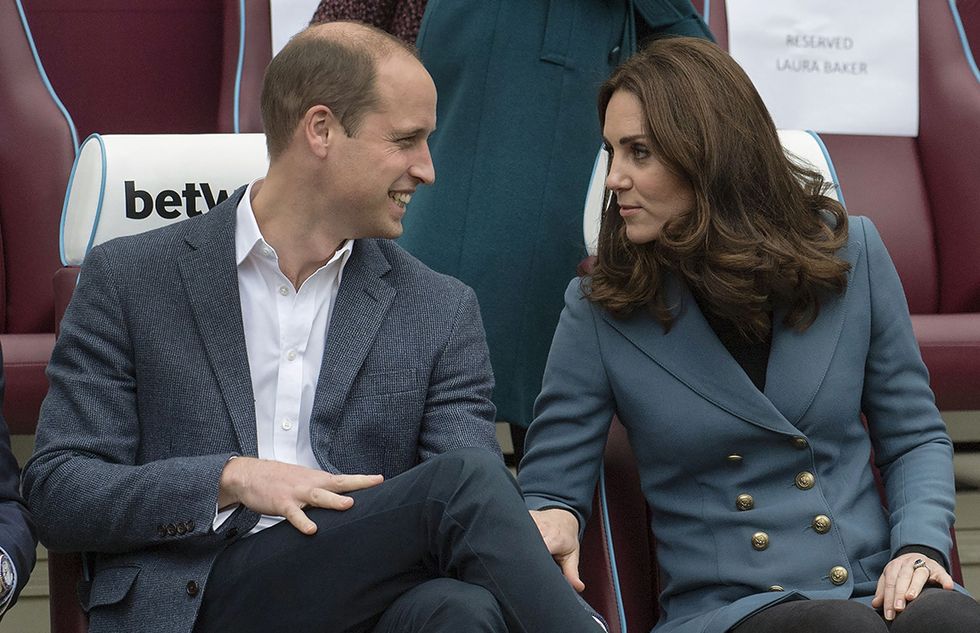 William e Kate durante un evento a Londra. Giacca doppiopetto per la Duchessa di Cambridge