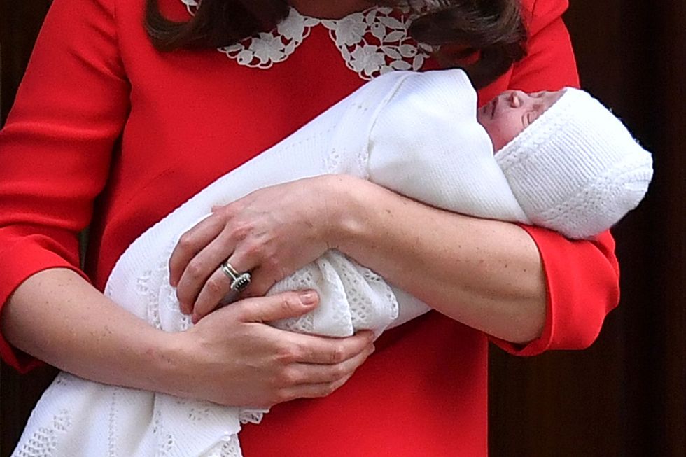 William e Kate presentano al mondo il terzo royal baby