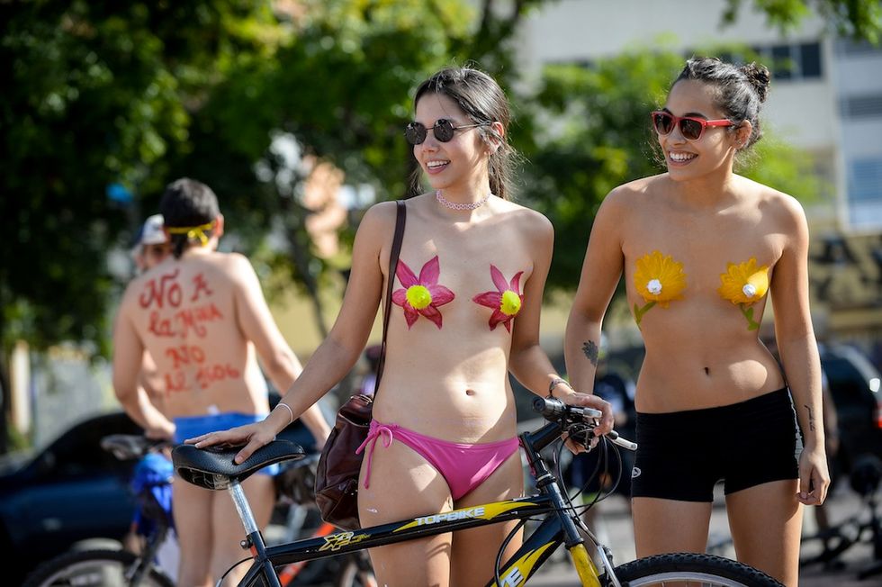 World Naked Bike Ride, nudi in bicicletta contro l'inquinamento