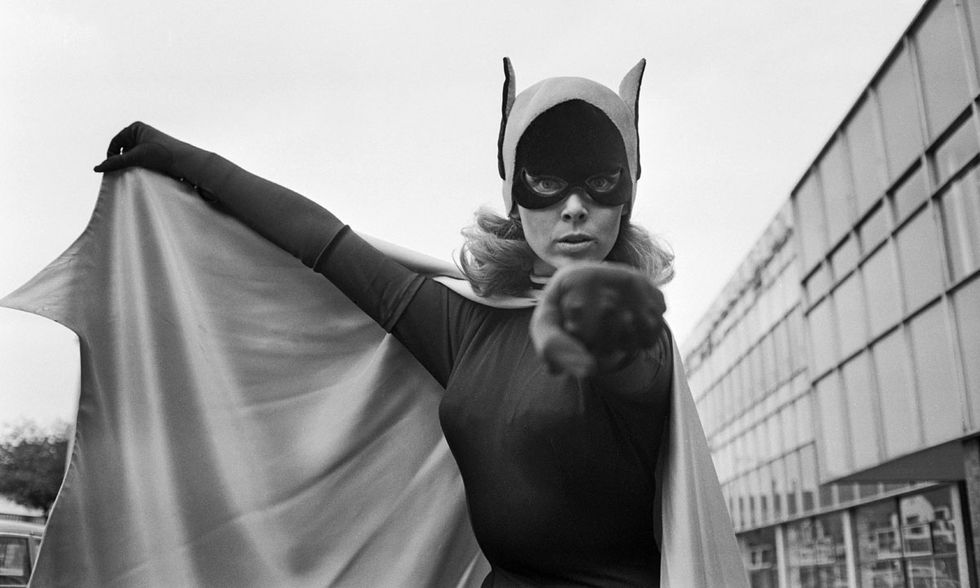 Yvonne Craig nei panni di Batgirl