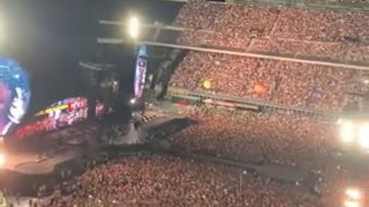 Zucchero canta "Diamante" al concerto dei Coldplay | video