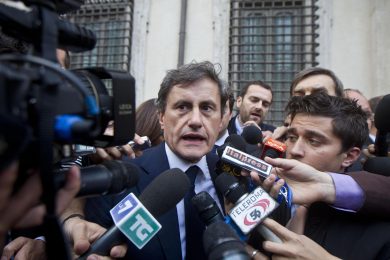 Lavoratori Acea contro la svendita