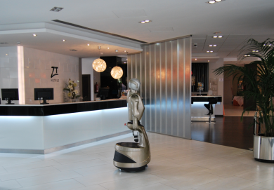 Un po’ facchino e un po’ concierge, ecco il robot da hotel