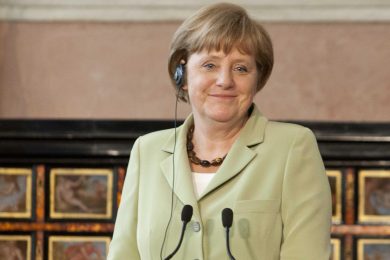 Lo psicodramma delle Borse tra crisi, il rigore della Merkel e derivati