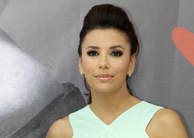 Eva Longoria porta in Tv le sexy cameriere