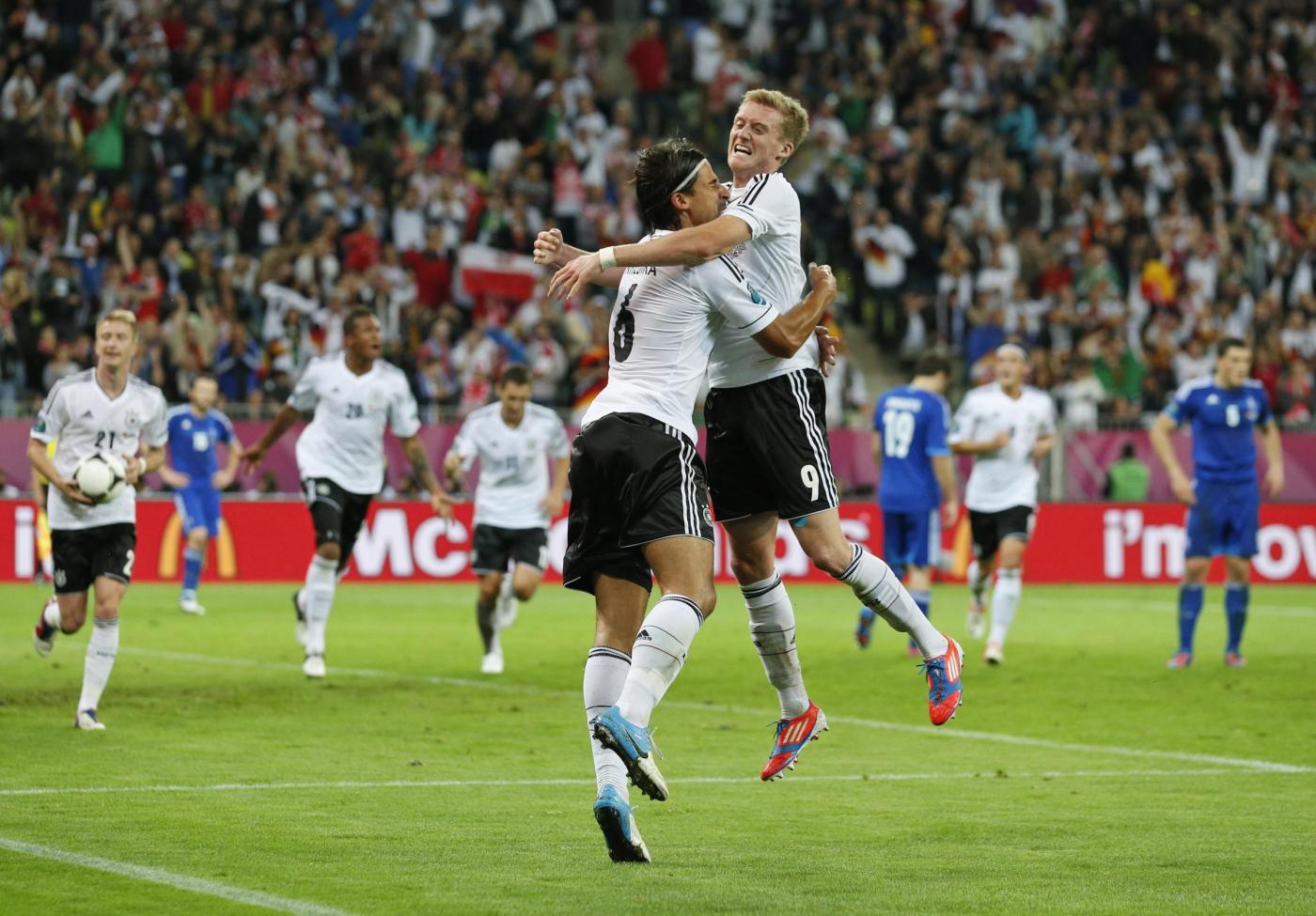 La Germania fa paura, poker alla Grecia ed è semifinale La Germania fa paura, poker alla Grecia ed è semifinale