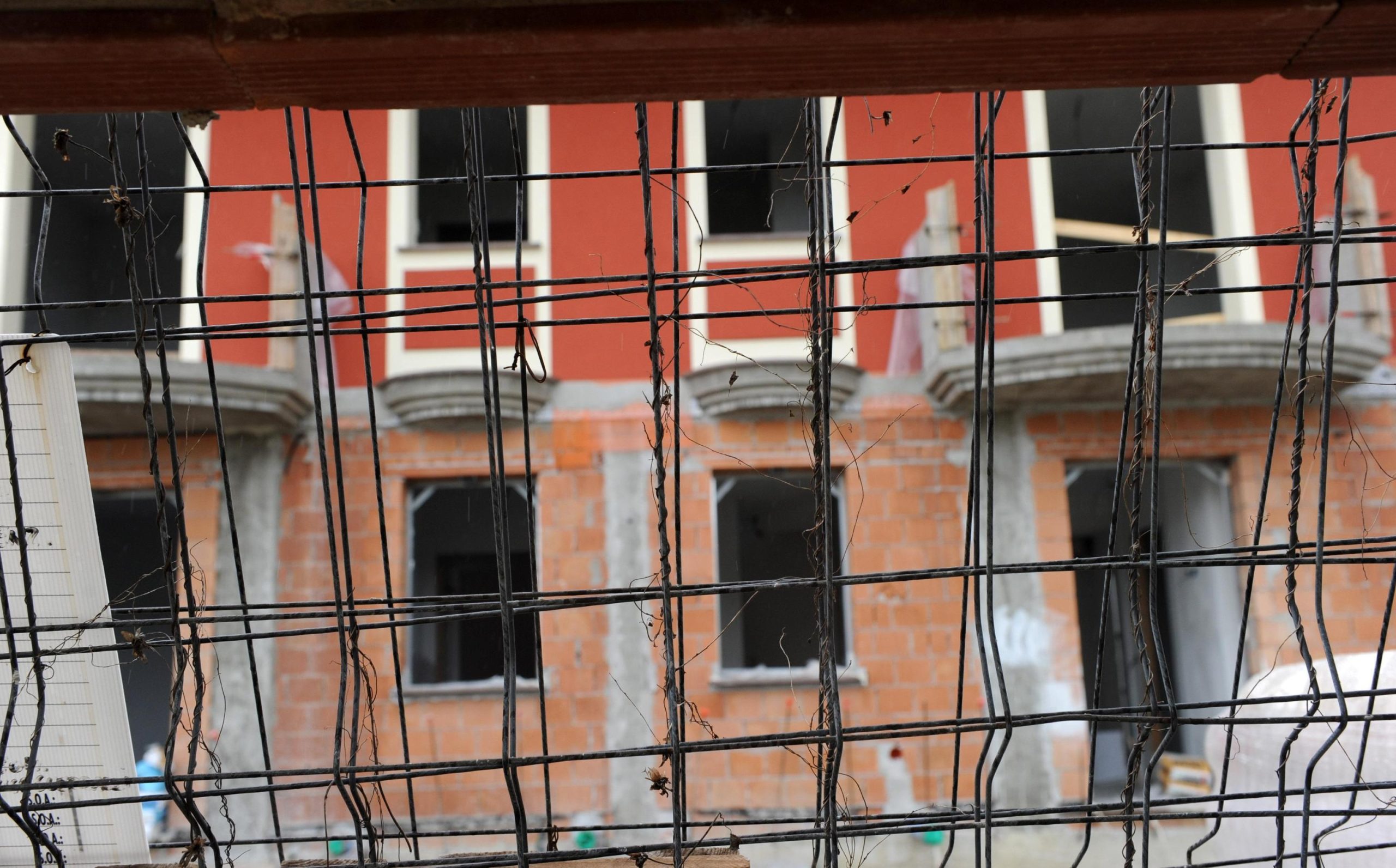 Casa, il crollo (atteso) è arrivato Casa, il crollo (atteso) è arrivato