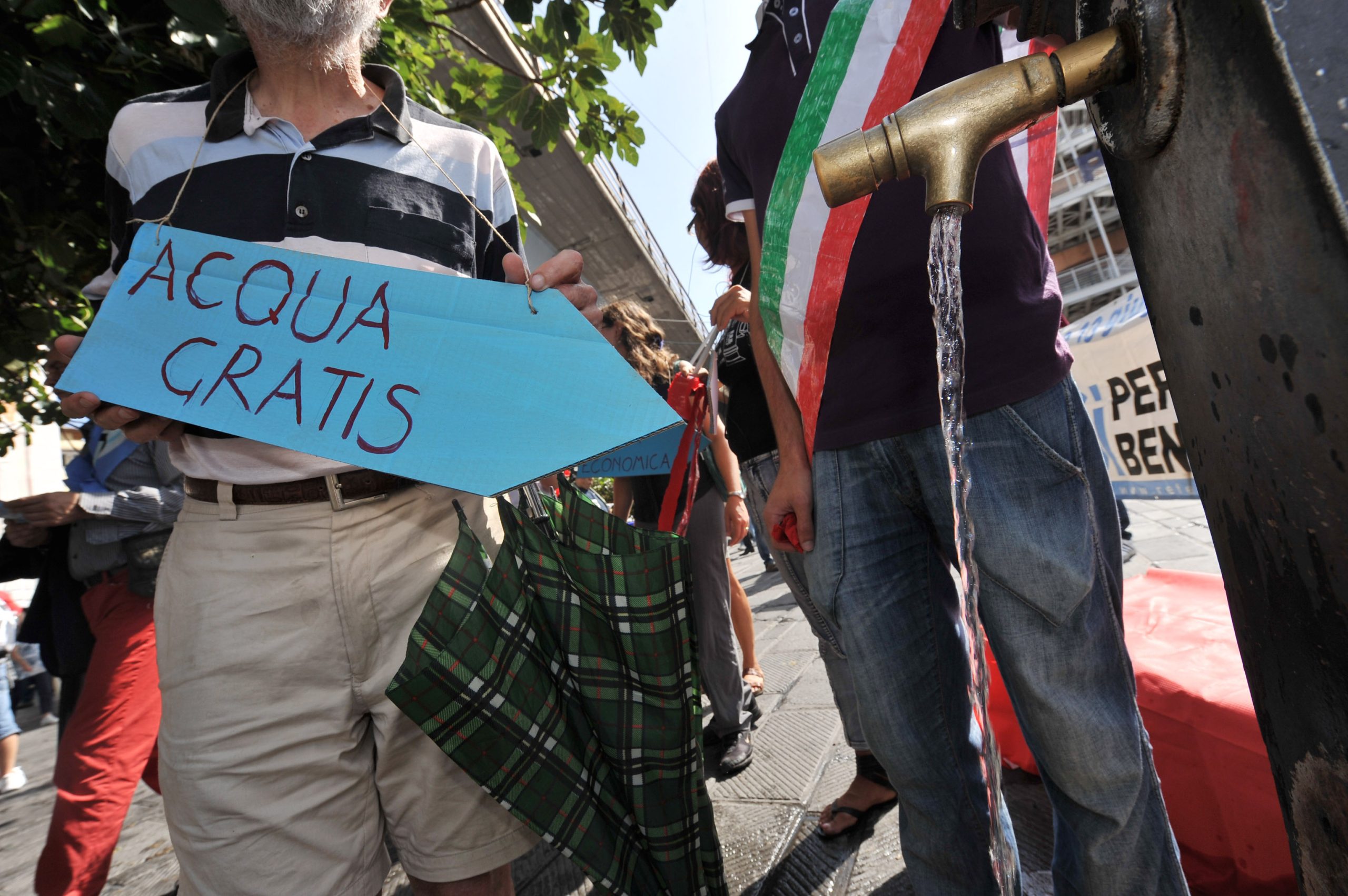 Acqua, il bene che Monti non può toccare Acqua, il bene che Monti non può toccare