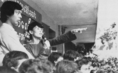 Dopo 24 anni di esilio forzato, Aung San Suu Kyi torna in Europa