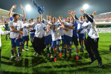 Festa Sampdoria, batte il Varese e torna in Serie A
