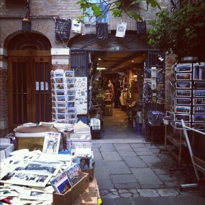 ‘Acqua alta’ è senz’altro anche il nome di una libreria