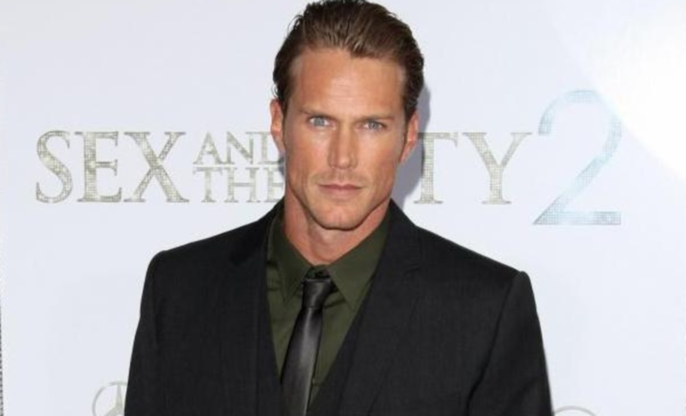 Jason Lewis: “Essere un sex symbol? Non conta niente” Jason Lewis: “Essere un sex symbol? Non conta niente”