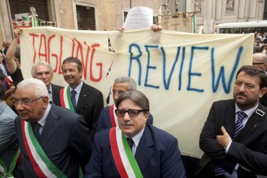 Spending review e il ricatto dei Comuni