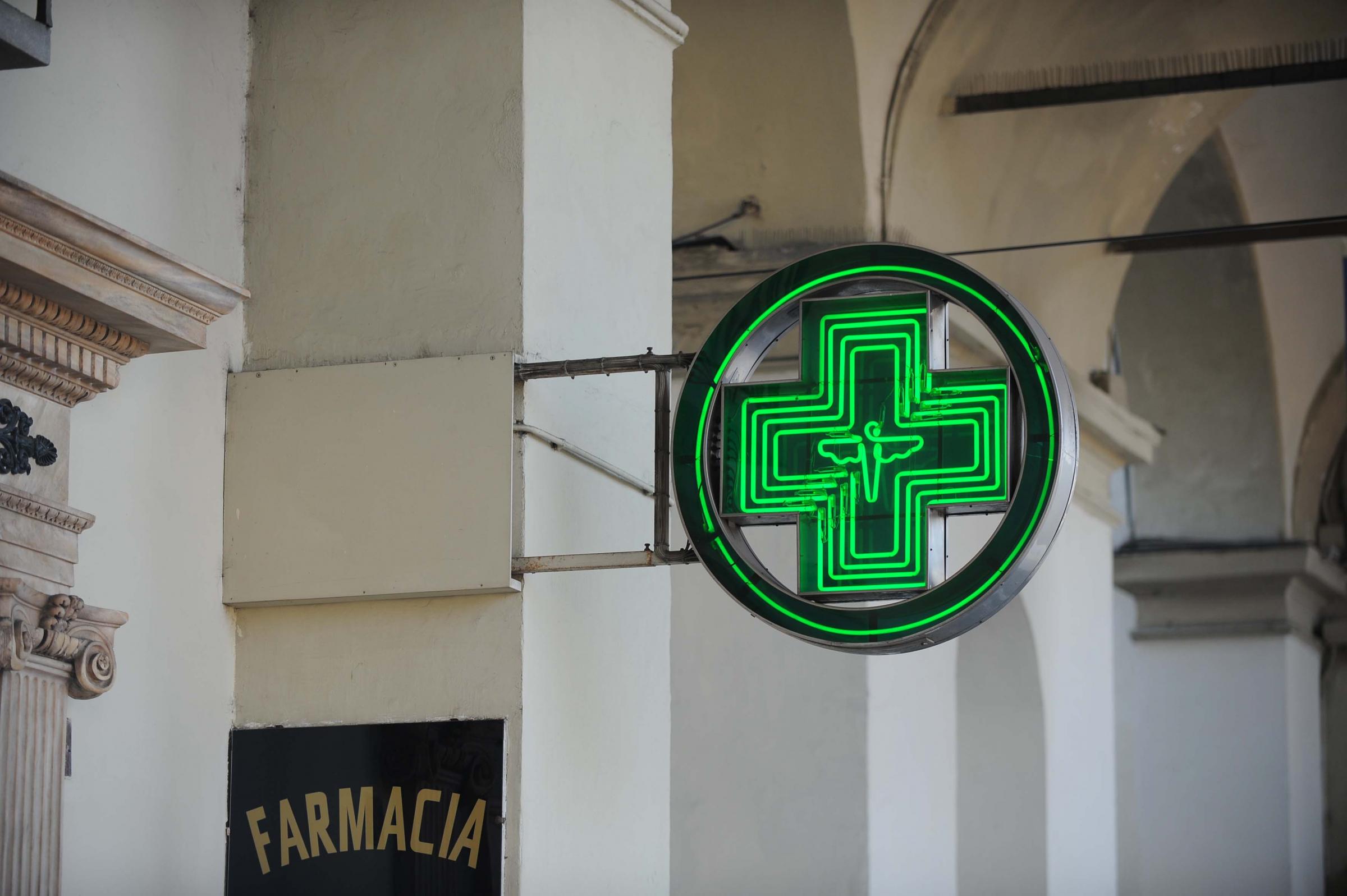 Farmacie in serrata contro la trattenuta aumentata dalla spending review Farmacie in serrata contro la trattenuta aumentata dalla spending review