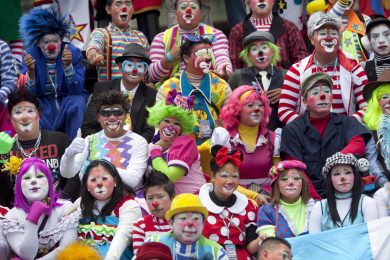 Clown a congresso a Città del Guatemala