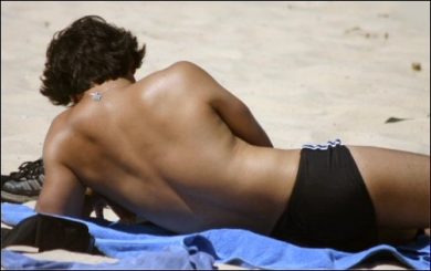 Dalla crema solare al doposole. Ecco quello che non può mancare nel beautycase per lui e per lei