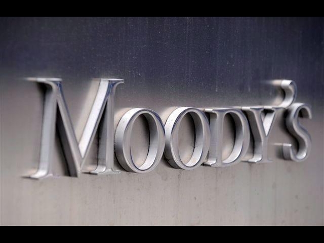 Moody’s boccia i titoli di Stato italiani. L’ennesima goccia in un mare di cattive notizie