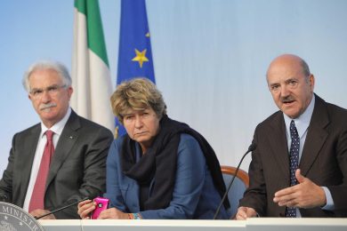 Spending review, tagli ai Caf e sindacati a dieta