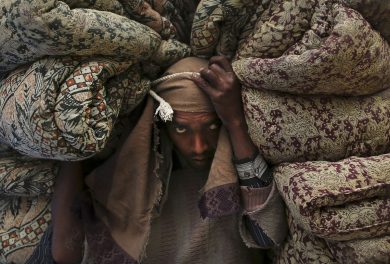 Indù in pellegrinaggio al santuario sull’Himalaya