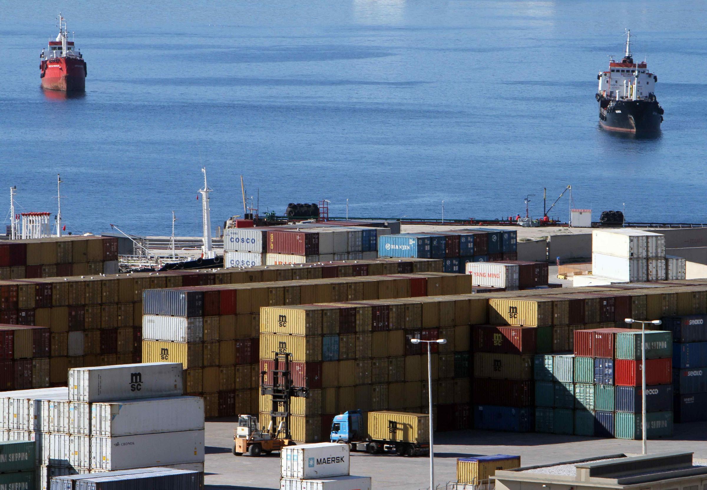 La Cina fa spesa in Grecia e Portogallo La Cina fa spesa in Grecia e Portogallo