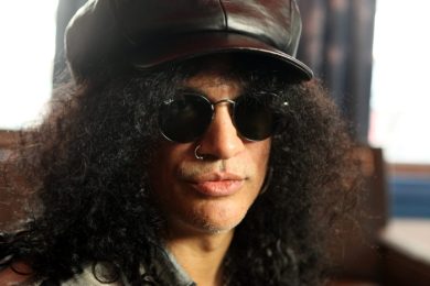 Slash: “Ho visto mia madre nuda con David Bowie”