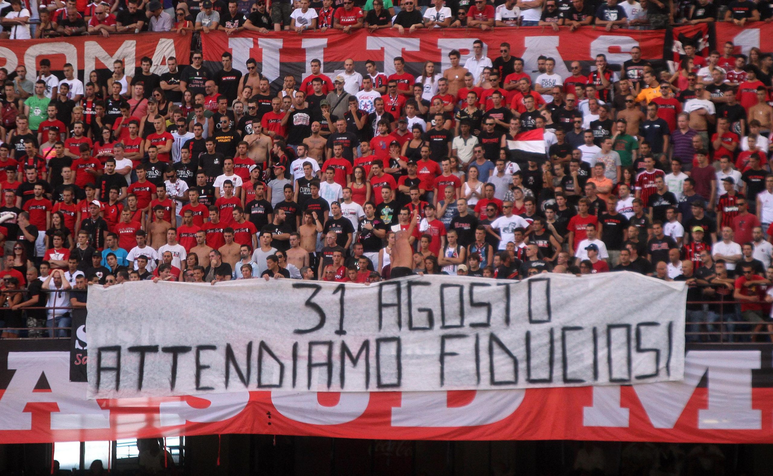 Milan, fuga da San Siro: mai così pochi al debutto